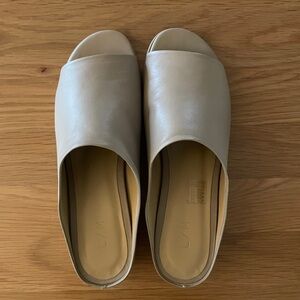 Lauren Manoogian light gray beige leather slides